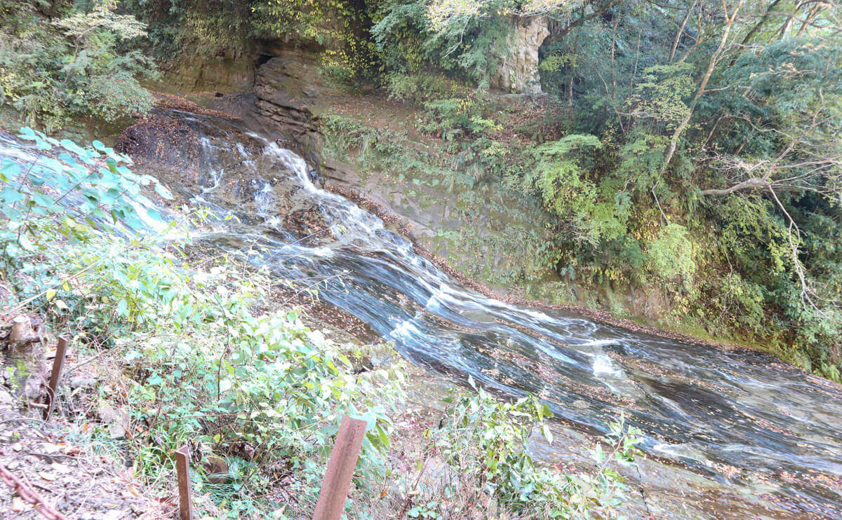 粟又の滝 岩肌 養老渓谷