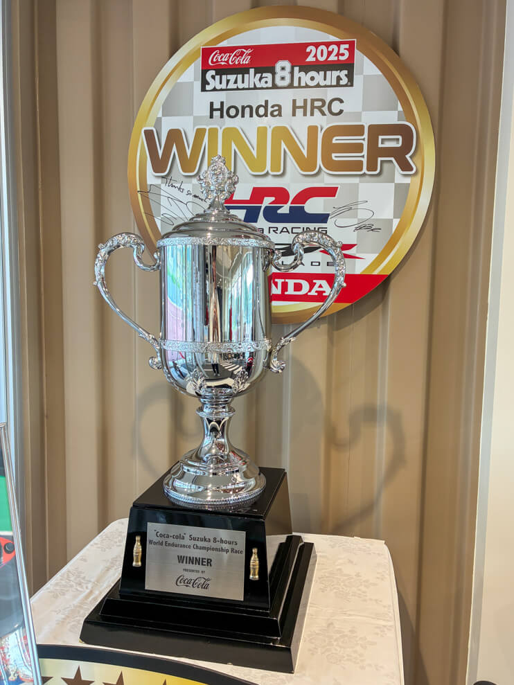 8耐 ホンダ 優勝トロフィー