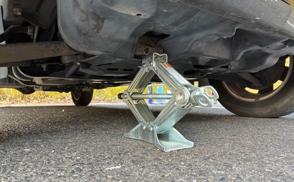 エブリィ ジャッキアップポイント フロント