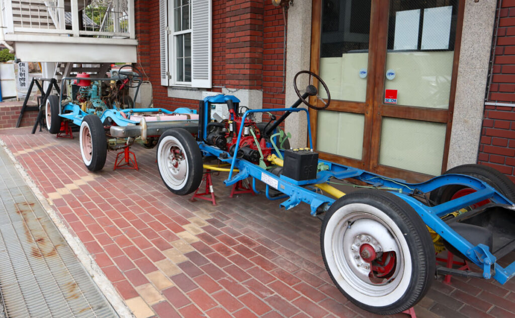 福山自動車時計博物館 屋外 シャシカットモデル