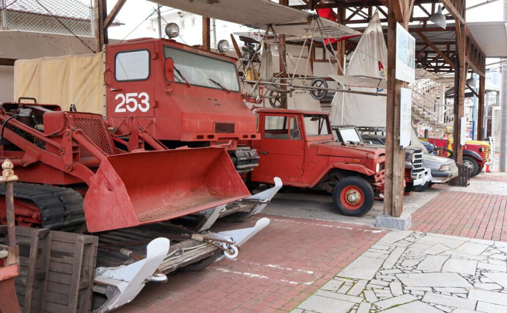 福山自動車時計博物館 屋外 南極観測車