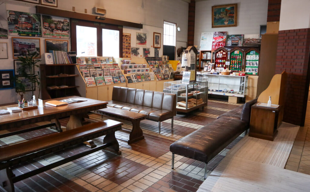 福山自動車時計博物館 休憩スペース お土産販売コーナー