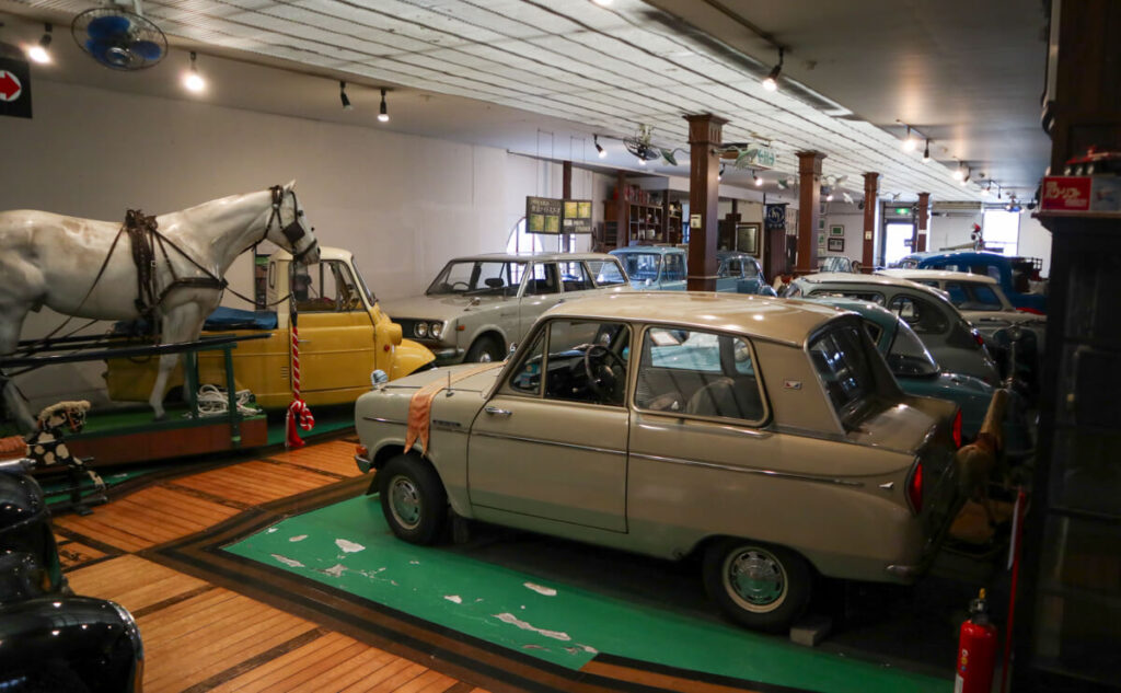 福山自動車時計博物館 本館 メイン裏手