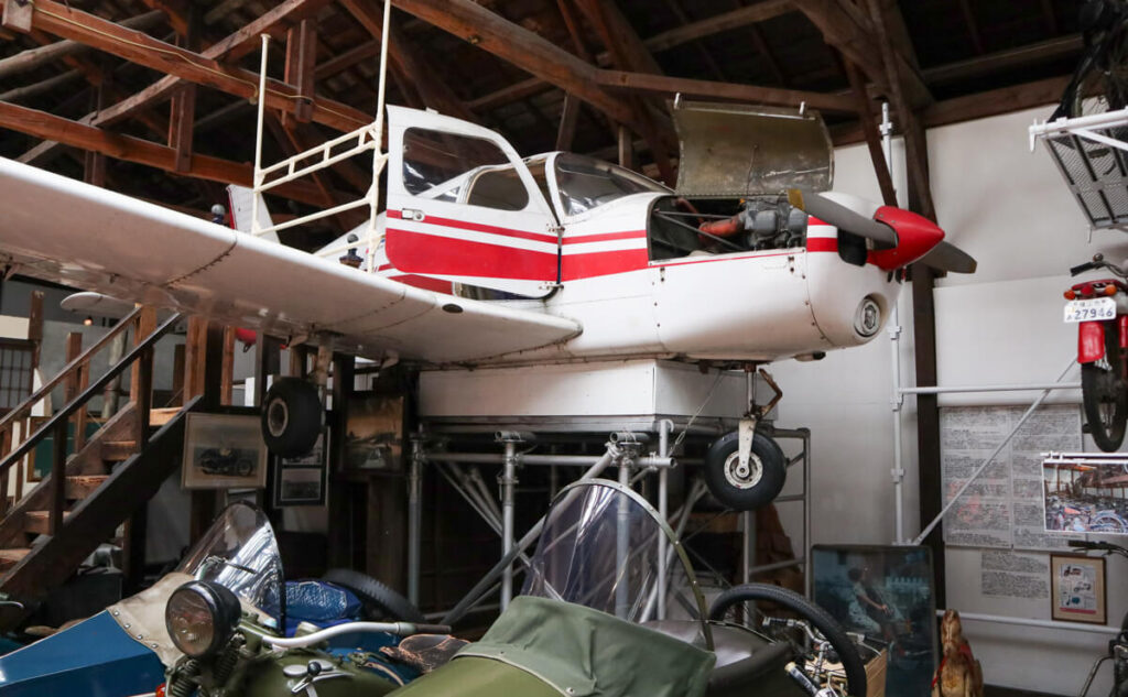 軽飛行機 展示 チェロキー