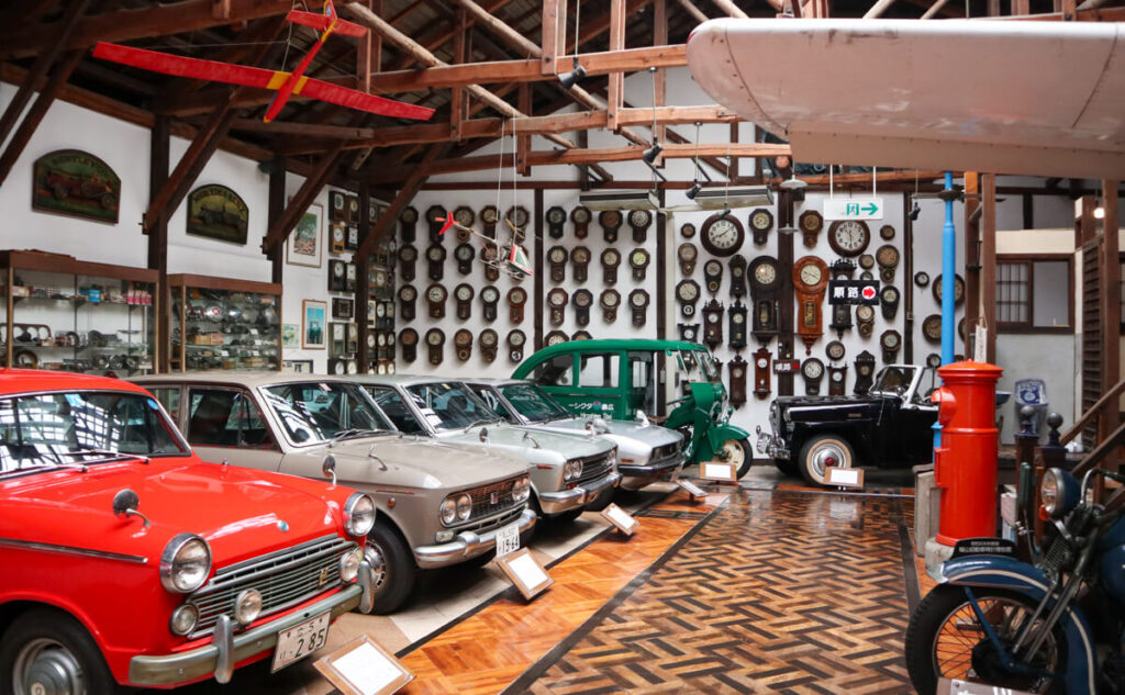 福山自動車時計博物館 本館 メイン通路